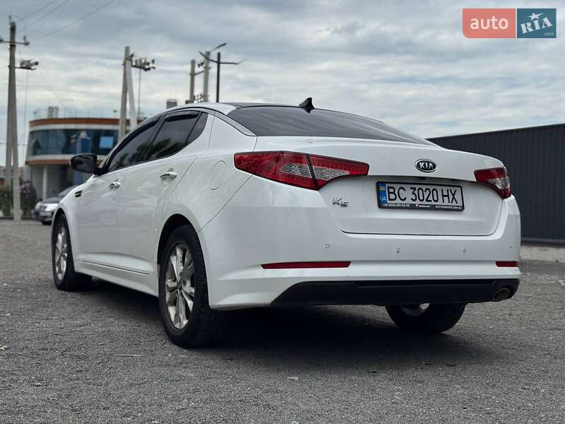 Седан Kia K5 2010 в Львове