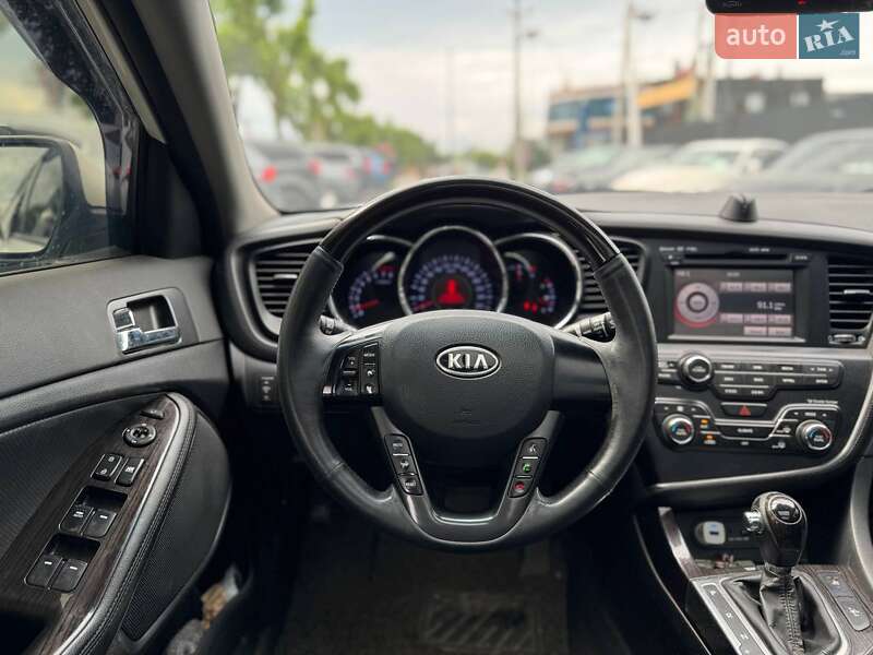 Седан Kia K5 2010 в Львове