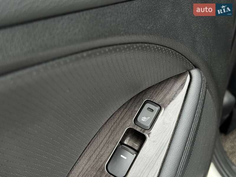 Седан Kia K5 2010 в Львове
