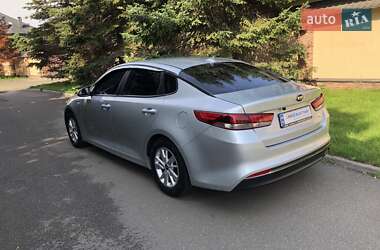 Седан Kia K5 2017 в 