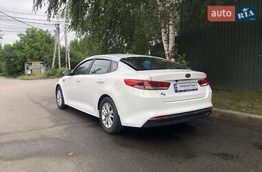 Седан Kia K5 2017 в 