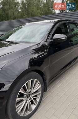 Седан Kia K5 2013 в 