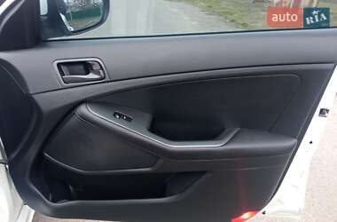 Седан Kia K5 2015 в 