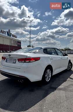Седан Kia K5 2015 в 