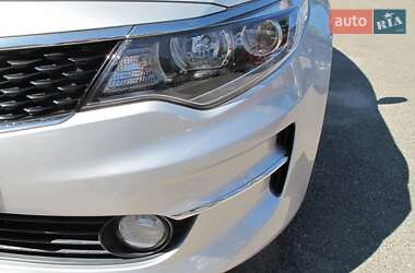 Седан Kia K5 2016 в 
