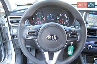 Седан Kia K5 2016 в 