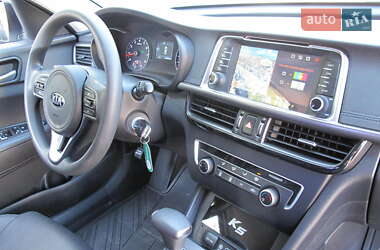 Седан Kia K5 2016 в 