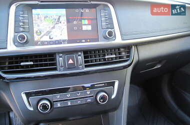 Седан Kia K5 2016 в 