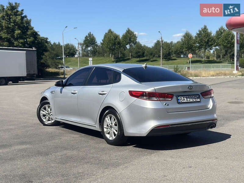 Седан Kia K5 2016 в Днепре
