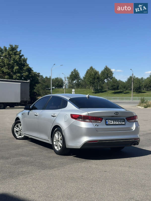 Седан Kia K5 2016 в Днепре