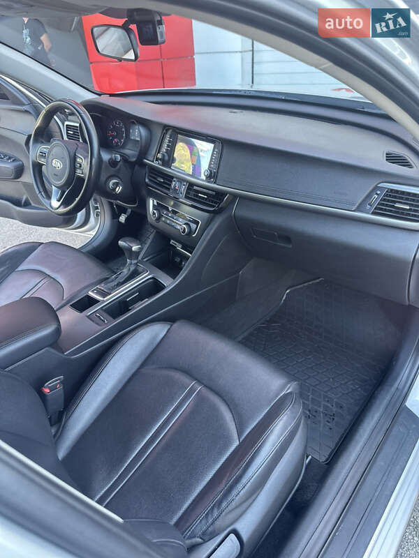 Седан Kia K5 2016 в Днепре