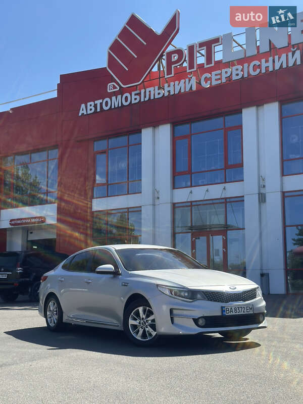 Седан Kia K5 2016 в Днепре