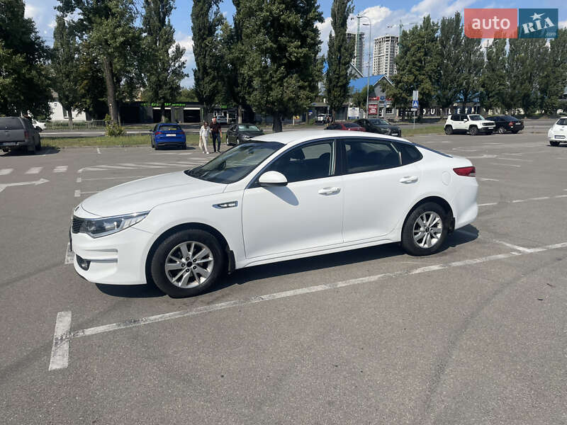 Седан Kia K5 2016 в 