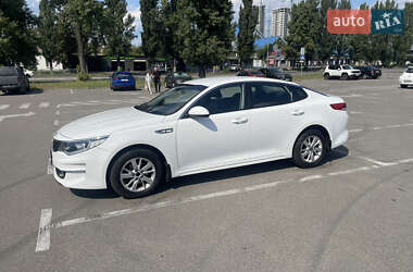 Седан Kia K5 2016 в 