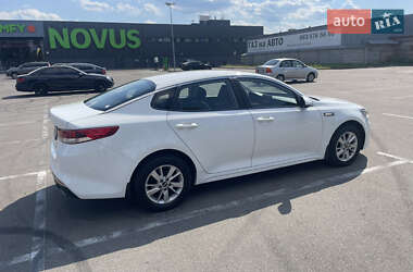 Седан Kia K5 2016 в 