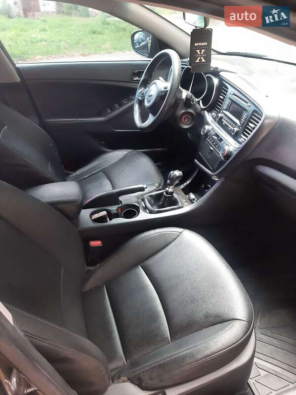 Седан Kia K5 2014 в Каменец-Подольском