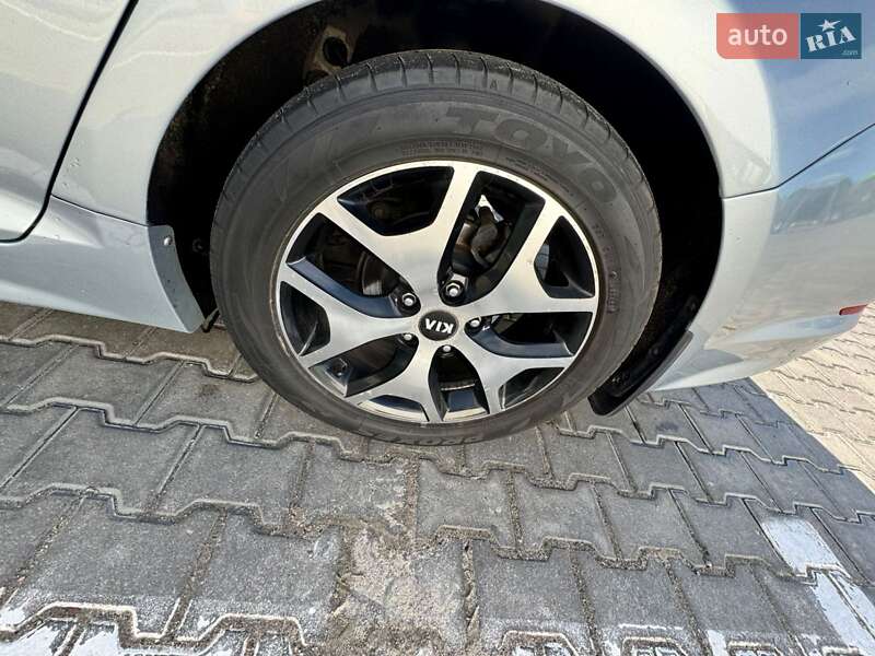 Седан Kia K5 2013 в Кременчуге