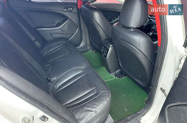 Седан Kia K5 2012 в 