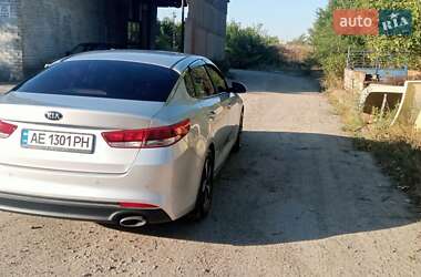 Седан Kia K5 2015 в 