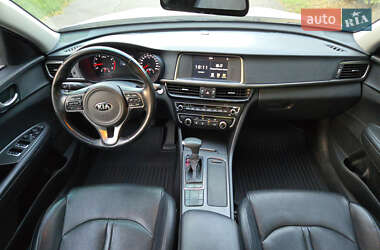 Седан Kia K5 2016 в 