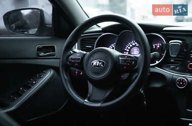 Седан Kia K5 2015 в 