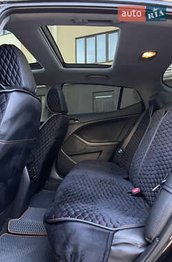 Седан Kia K5 2011 в 
