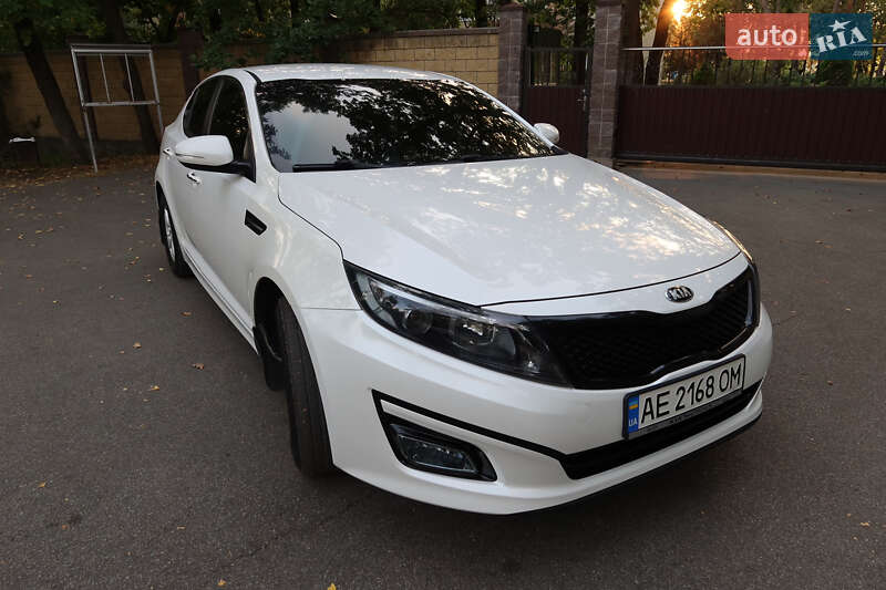 Седан Kia K5 2014 в Дніпрі
