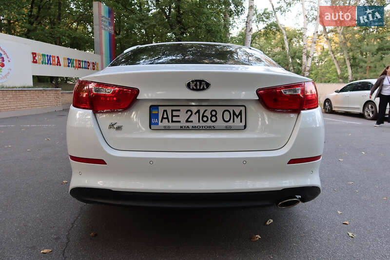 Седан Kia K5 2014 в Дніпрі