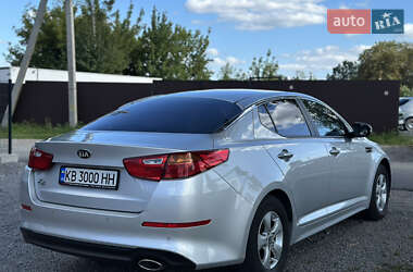Седан Kia K5 2015 в 
