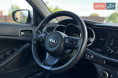 Седан Kia K5 2015 в 