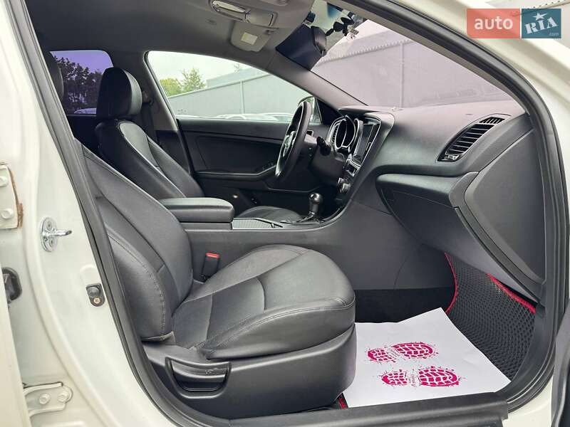 Седан Kia K5 2014 в Львове