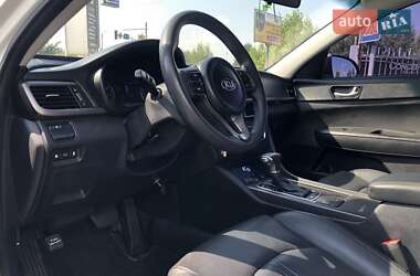 Седан Kia K5 2017 в 