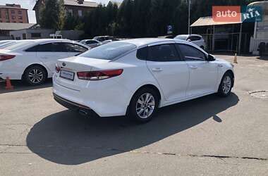 Седан Kia K5 2017 в 