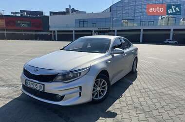 Седан Kia K5 2015 в 