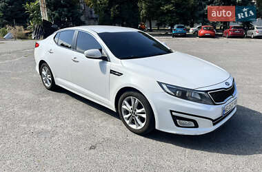 Седан Kia K5 2014 в Днепре