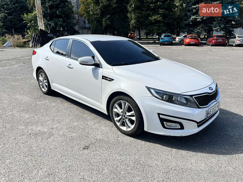 Седан Kia K5 2014 в Днепре