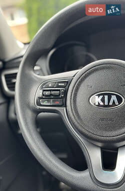 Седан Kia K5 2016 в 