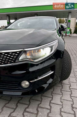 Седан Kia K5 2016 в 