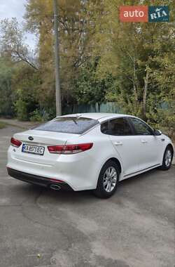 Седан Kia K5 2015 в 