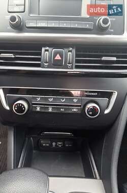 Седан Kia K5 2015 в 