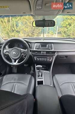Седан Kia K5 2015 в 