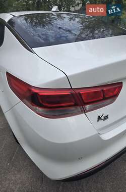 Седан Kia K5 2015 в 