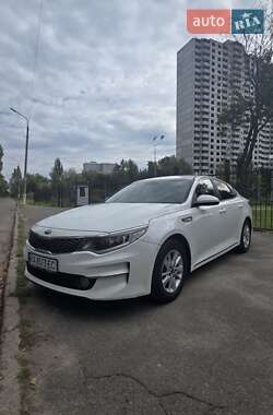 Седан Kia K5 2015 в 