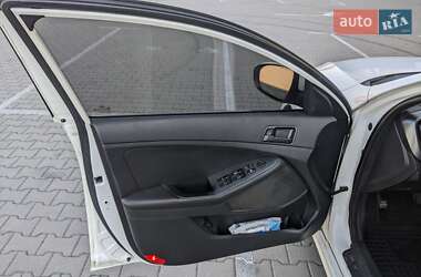 Седан Kia K5 2010 в 