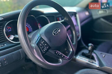 Седан Kia K5 2013 в 