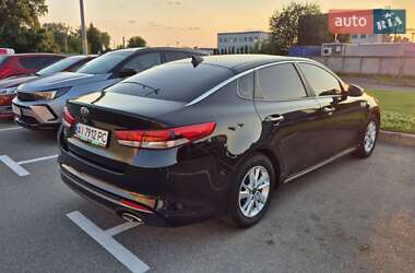 Седан Kia K5 2017 в 