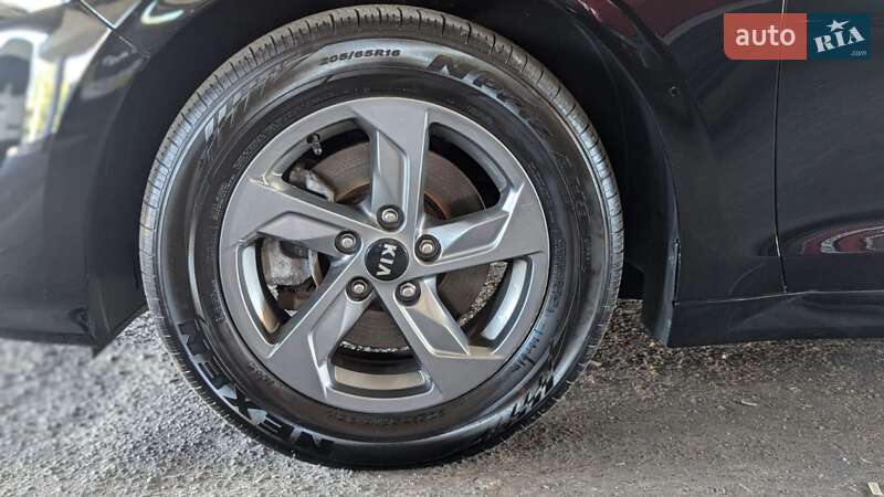 Седан Kia K5 2021 в Киеве