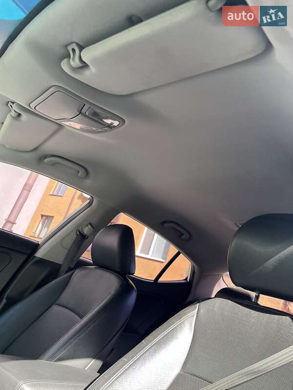 Седан Kia K5 2014 в Львове