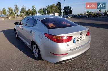 Седан Kia K5 2015 в 