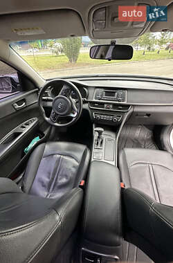 Седан Kia K5 2017 в 